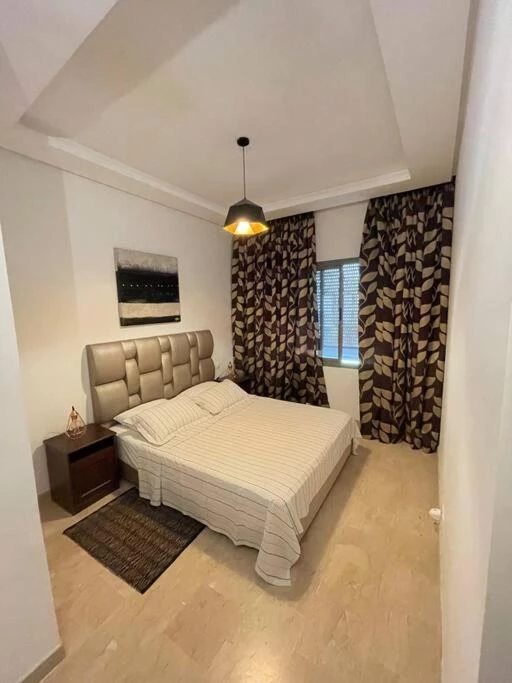 5 Star Apartment Near Airport bedroom