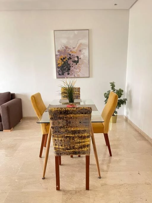 5 Star Apartment Near Airport table