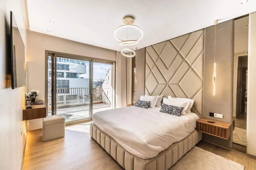 Contemporary apartment in CFC Anfa beroom