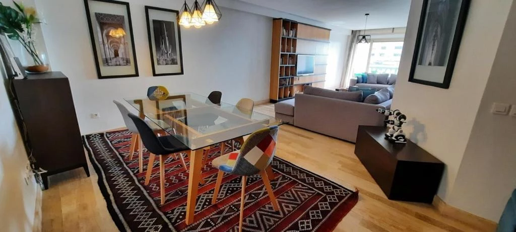 Grand appartement de luxe vue mer setting area