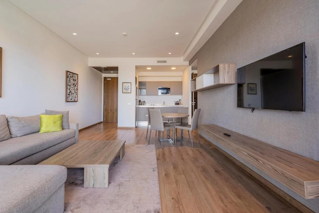 Luxury Apartment Seaview Close Beach living space